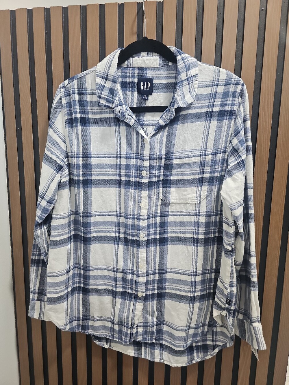 GAP Womens Navy and White Plaid Button-Down Shirt Size M